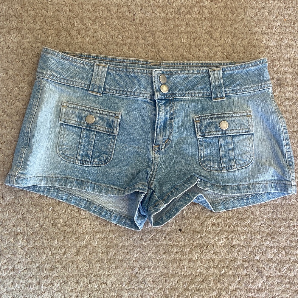 JUNIORS 11/12 LIGHT WASH DENIM (JEAN) SHORTS